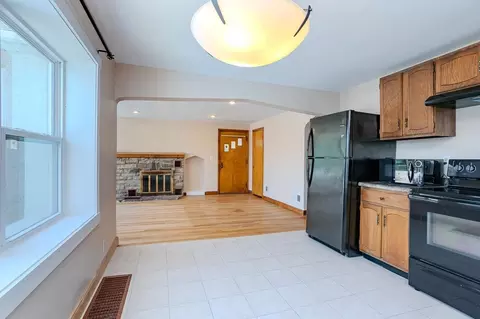 Living - 116 Robb St, Schofield, WI 54476 photo 6 of 6