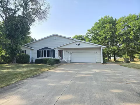 8040 White Pine Dr, Wisconsin Rapids, WI 54494