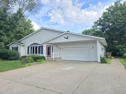 8040 White Pine Dr, Wisconsin Rapids, WI 54494