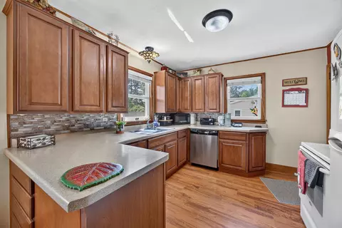 Kitchen - 2425 Simonis St, Stevens Point, WI 54481 photo 2 of 5