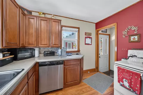 Kitchen - 2425 Simonis St, Stevens Point, WI 54481 photo 4 of 5