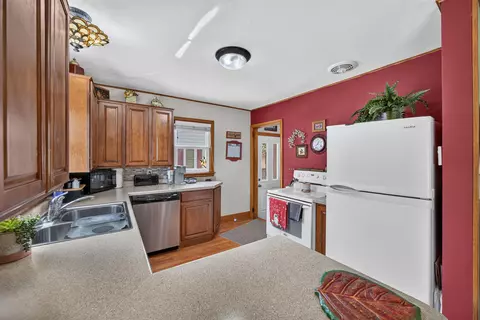 Kitchen - 2425 Simonis St, Stevens Point, WI 54481 photo 1 of 5