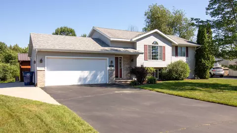 9407 Meadow Creek Ln, Weston, WI 54476