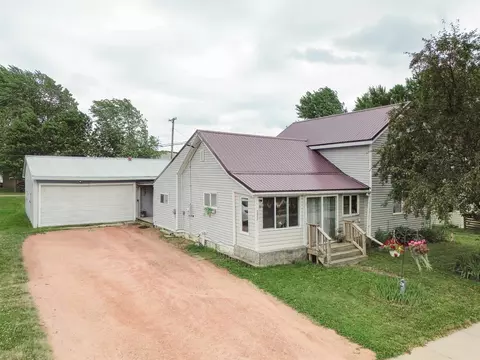 220 S 2nd St, Dorchester, WI 54425
