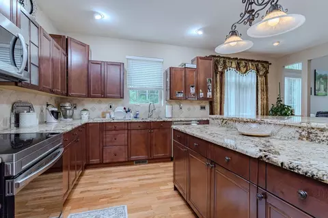 Kitchen - 7208 Executive Ct, Weston, WI 54476 photo 4 of 5