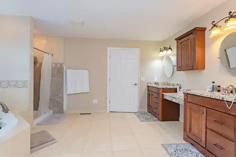 Bath - 7208 Executive Ct, Weston, WI 54476 photo 3 of 5