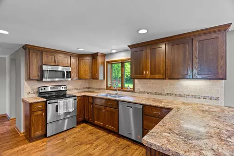 Kitchen - 116395 Riverside Rd, Marshfield, WI 54449 photo 3 of 4