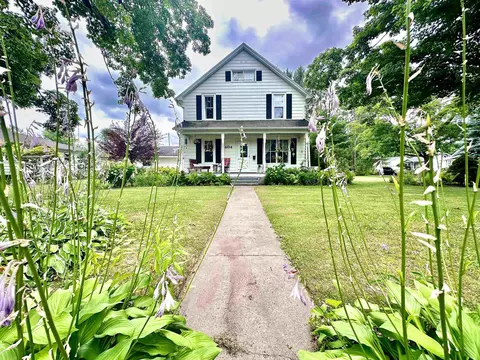 404 Bruce St, New London, WI 54961