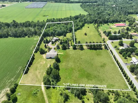 2180 Bluejay Ln, Kronenwetter, WI 54455