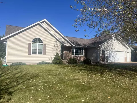 2172 Oregon Trl, Kronenwetter, WI 54455