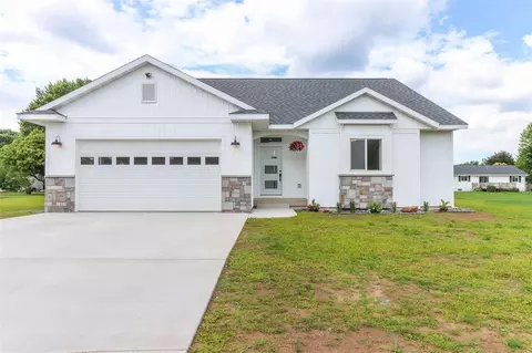 1030 Michele Ct, Port Edwards, WI 54469