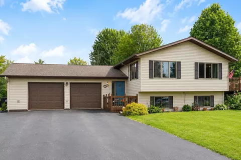 194 N 5th St, Dorchester, WI 54425