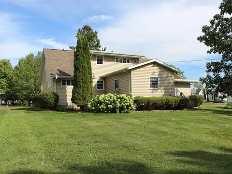 Exterior - 105 N 3rd St, Colby, WI 54421 photo 6 of 10