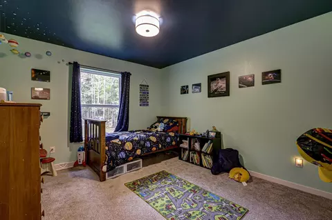 Bedroom - 1511 Pine Notch Ln, Tomahawk, WI 54487 photo 3 of 8
