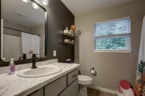 Bath - 1511 Pine Notch Ln, Tomahawk, WI 54487 photo 2 of 4