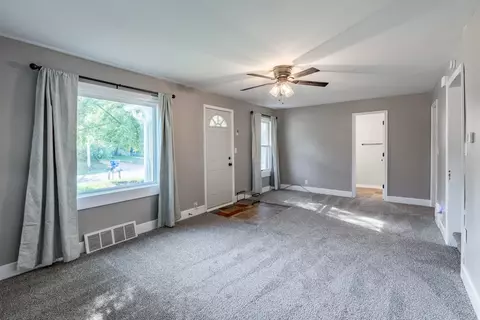 Living - 5010 Pine St, Schofield, WI 54476 photo 3 of 4