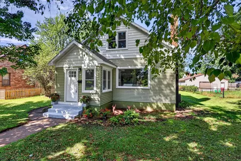 921 Wisconsin River Dr, Port Edwards, WI 54469