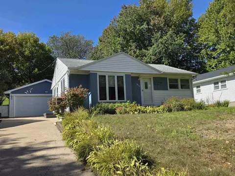 1426 N 1st Ave, Wausau, WI 54401