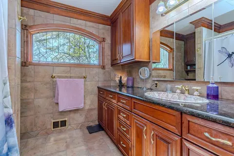 Bath - 113784 Elm Tree Rd, Marshfield, WI 54449 photo 3 of 4