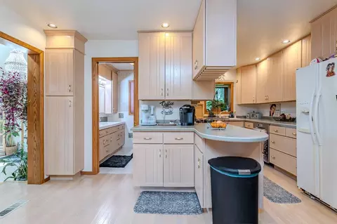 Kitchen - 113784 Elm Tree Rd, Marshfield, WI 54449 photo 4 of 7