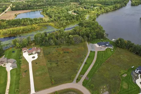 2135 Peninsula Pl, Junction City, WI 54443