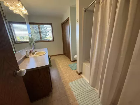 Bath - 10262 Eagle Rd, Marshfield, WI 54449 photo 1 of 1