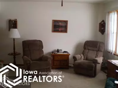 614 5th Ave SW, Hampton, IA 50441 photo 3