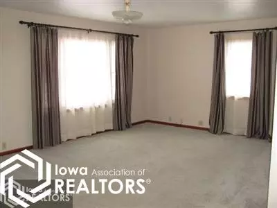 315 SE 5th St, Hampton, IA 50441 photo 2