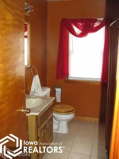315 SE 5th St, Hampton, IA 50441 photo 6