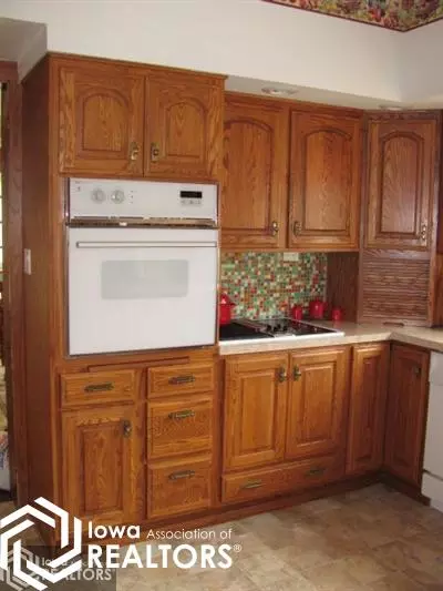 15 SE 7th St, Hampton, IA 50441 photo 4