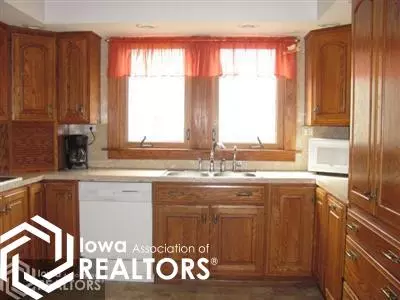 15 SE 7th St, Hampton, IA 50441 photo 3