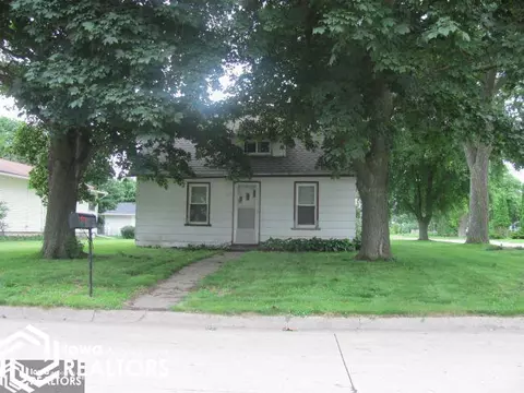 828 NW 3rd St, Hampton, IA 50441 photo 2
