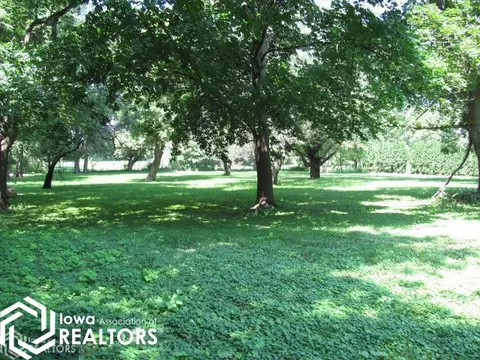 515 SW 1st St, Hampton, IA 50441 photo 13
