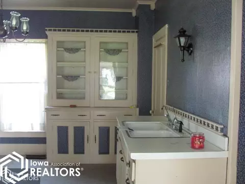 515 SW 1st St, Hampton, IA 50441 photo 3