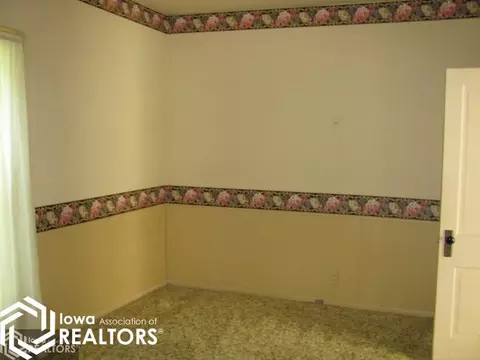 515 SW 1st St, Hampton, IA 50441 photo 9