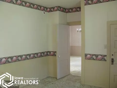 515 SW 1st St, Hampton, IA 50441 photo 10
