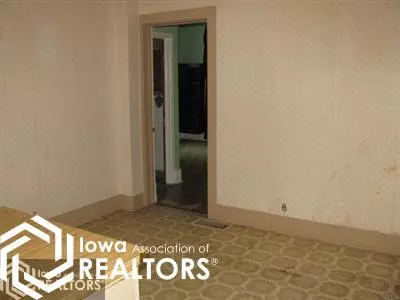 120 SE 2nd St, Hampton, IA 50441 photo 6