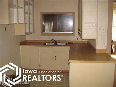 120 SE 2nd St, Hampton, IA 50441 photo 4