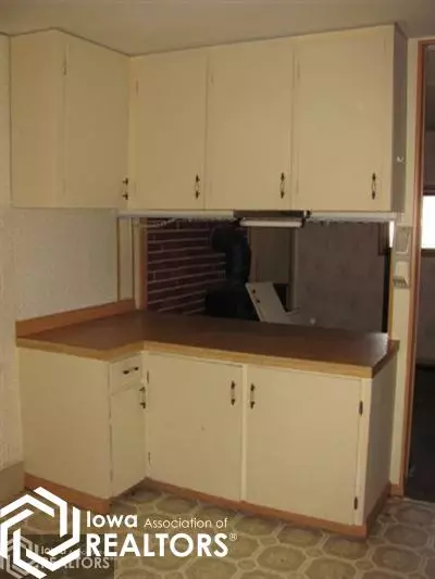 120 SE 2nd St, Hampton, IA 50441 photo 5