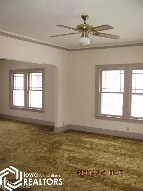 322 NW 2nd St, Hampton, IA 50441 photo 5