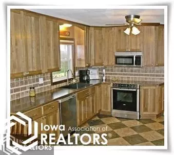 402 10th St SE, Hampton, IA 50441 photo 4