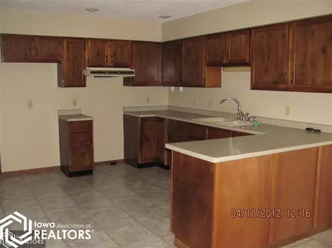 418 NE 7th Ave, Hampton, IA 50441 photo 3