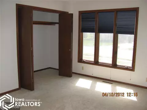 418 NE 7th Ave, Hampton, IA 50441 photo 6