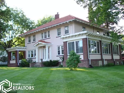 818 Central Ave E, Hampton, IA 50441 photo 1