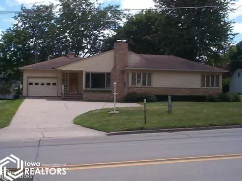 813 Central Ave E, Hampton, IA 50441 photo 1