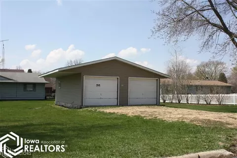 1676 Dorell Dr, Hampton, IA 50441 photo 1