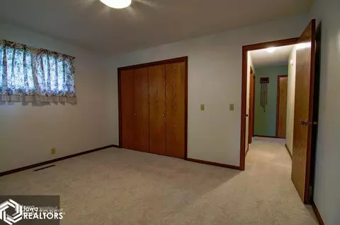 104 8th St NW, Hampton, IA 50441 photo 5