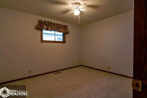 104 8th St NW, Hampton, IA 50441 photo 6