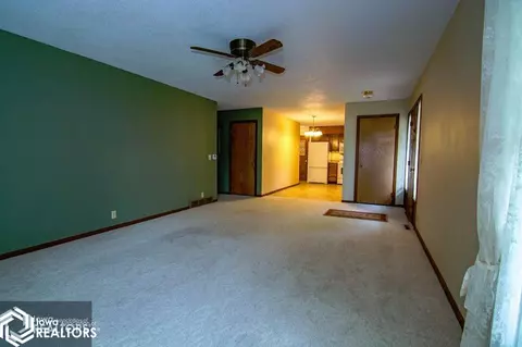 104 8th St NW, Hampton, IA 50441 photo 3