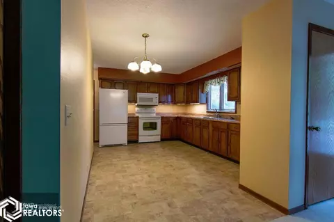 104 8th St NW, Hampton, IA 50441 photo 2